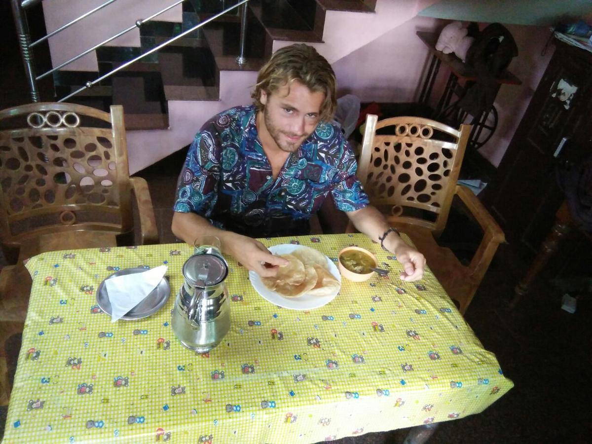 Golden Homestay *